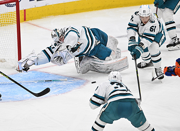 Pastrňák zakončil rekordní základní část Bostonu vítězným gólem