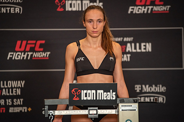 Vyrovnaný průběh, kontroverzní výsledek. Pudilová v UFC prohrála na body