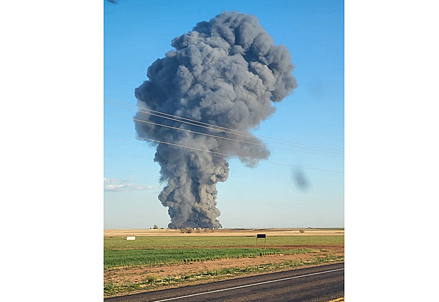 Nejtragičtější požár farmy za dekádu, v Texasu zahynulo až osmnáct tisíc krav