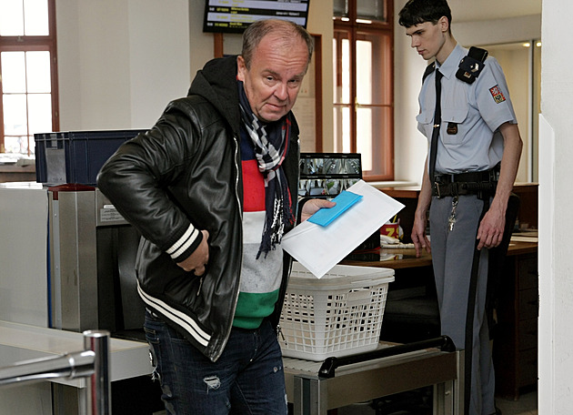 ONLINE: Soud v kauze fotbalové korupce, vypovídá hlavní obžalovaný Berbr