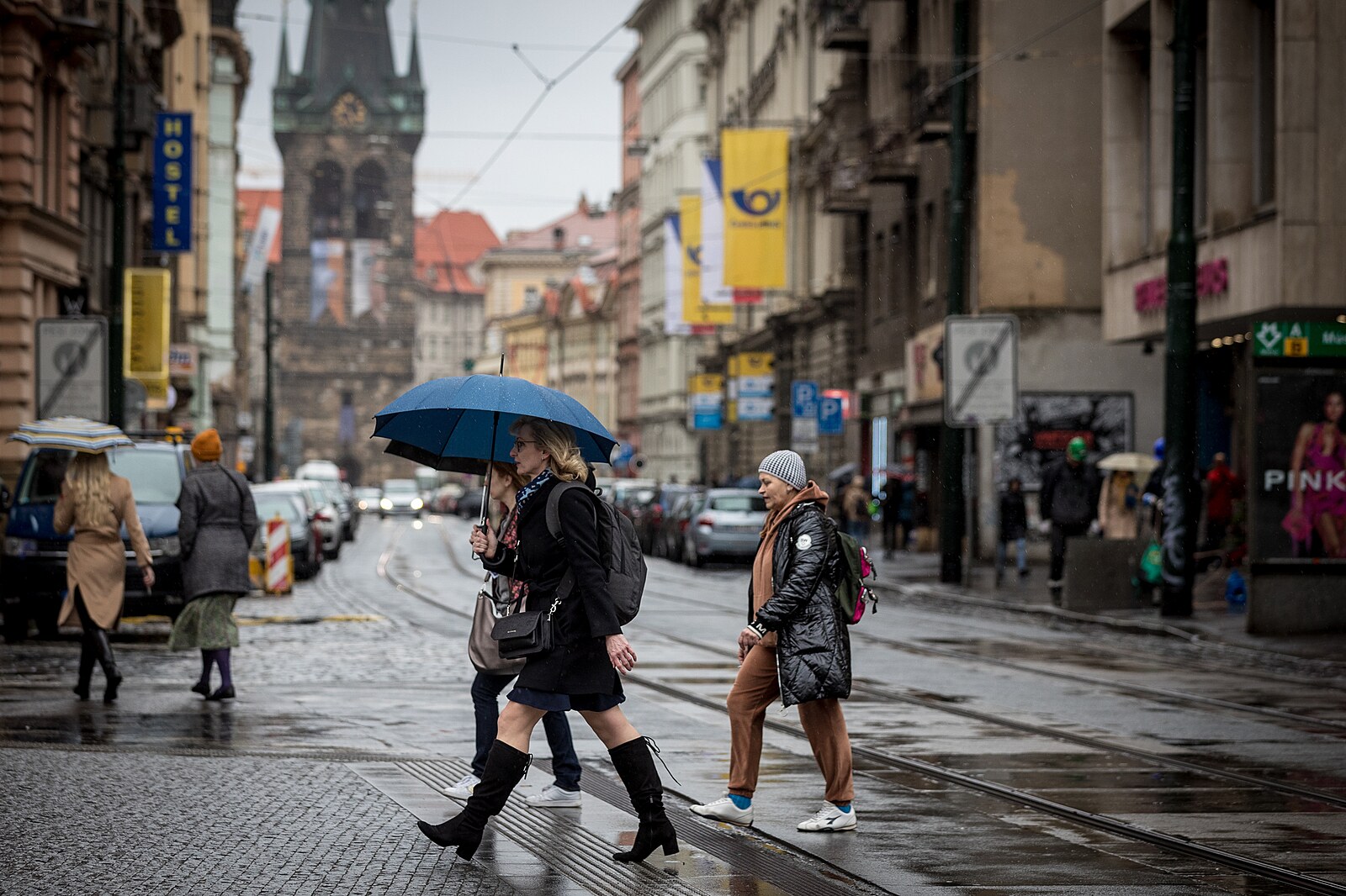 Týden začne deštěm a větrem, na horách bude sněžit. Od středy se vyjasní