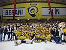 Zlíntí hokejisté slaví triumf v prvoligovém finále.