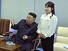 Severokorejský vdce Kim ong-un se svou dcerou bhem návtvy letecké a...