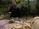 Specialistka na péi o divokou zv v zoo v San Diegu Lauren Credidiová...
