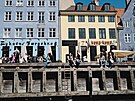 Hans Christian Andersen obýval v Nyhavn postupn ti domy. Napsal zde mimo jiné...