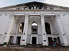 Poniené inoherní divadlo v Mariupolu (8. prosince 2022)