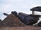 Recyklace stavebního odpadu ze zniených budov v Mariupolu (19. bezna 2023)