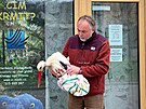 Libor �ejna odvezl ��pa na specializovanou pta�� kliniku do Kralup nad Vltavou,...