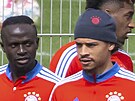 Sadio Mané (vlevo) a Leroy Sané na tréninku Bayernu poté, co klub eil jejich...