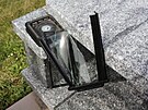 Celkem dvan�ct hrob� na Centr�ln�m h�bitov� v Karvin� po�kodil minul� t�den...