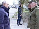 Ruský prezident Vladimir Putin a generál Oleg Makarevi (18. dubna 2023)