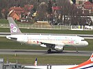Airbus A320-214 na letiti Václava Havla v Praze.