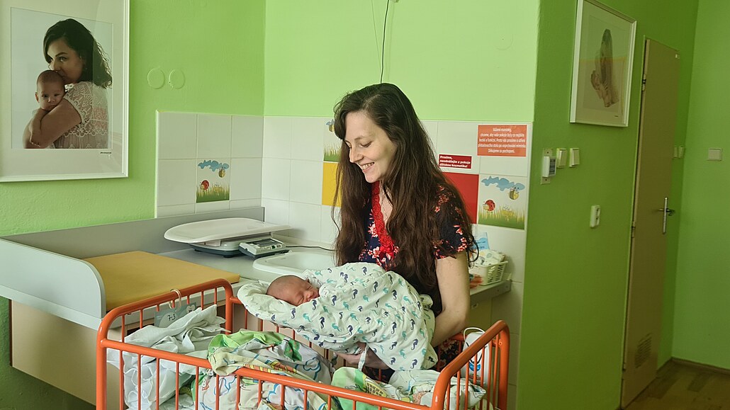 Spokojená Miriama Luáková rodila v nemocnici jen za pomoci asistentek.