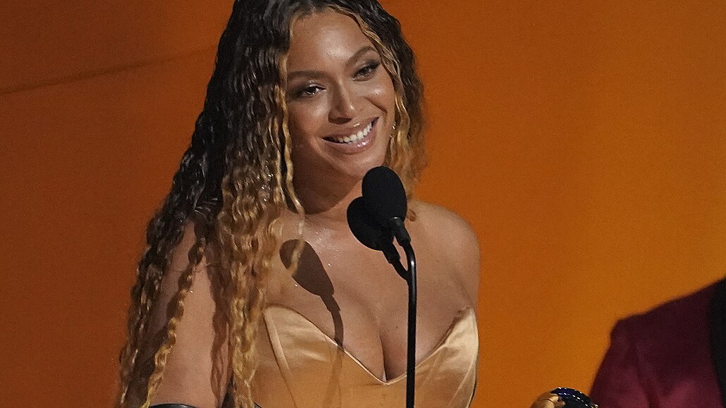 Beyoncé pebírá cenu Grammy za nejlepí elektronické/tanení album