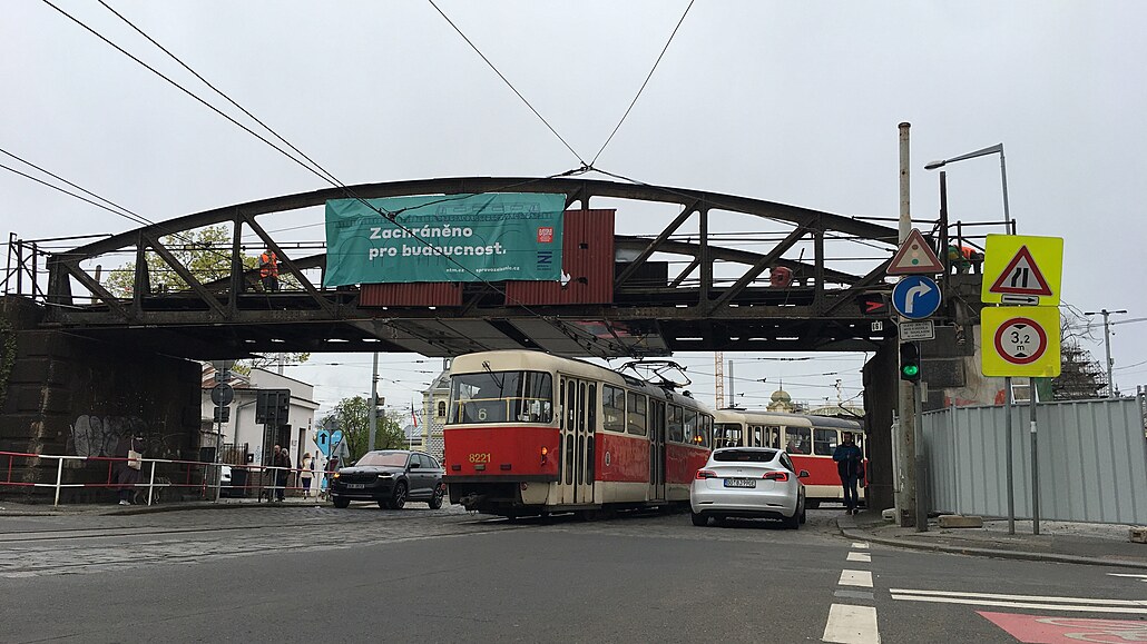 Viadukt byl drobnou dominantou Hole�ovic.