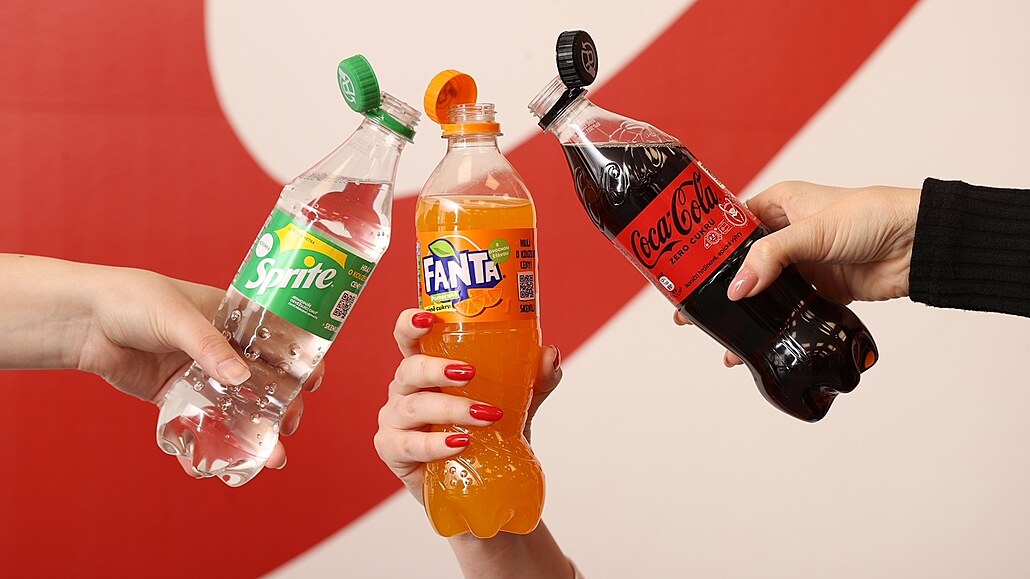 Coca-Cola zavádí neodnímatelná ví�ka na celém svém portfoliu nápoj�. (11. dubna...