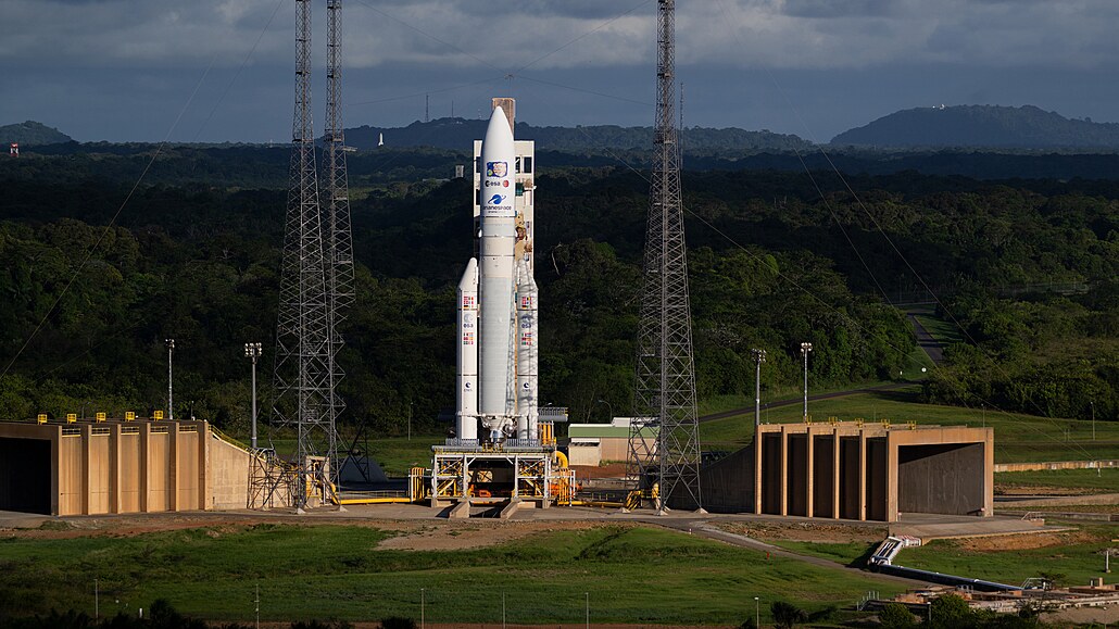 Raketa Ariane 5 s kosmickou lodí Juice (Jupiter Icy Moons Explorer) na...