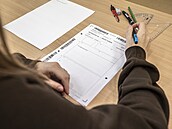 Adepti do prvních ro�ník� �ty�letých st�edních �kol s maturitou pí�ou...