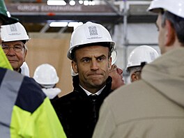 Francouzský prezident Emmanuel Macron navtívil katedrálu Notre-Dame. (14....