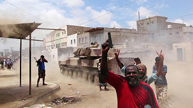 Pouliní boje v jemenském pístavu Aden v roce 2015 