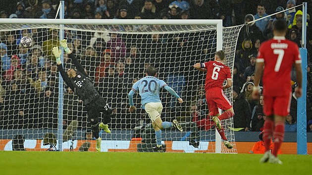 Bernardo Silva z Manchesteru City skruje proti Bayernu.