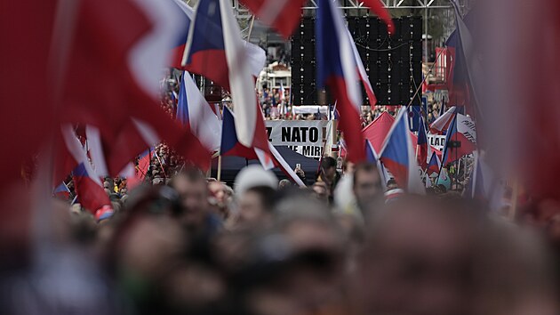 Tisce lid demonstruj na Vclavskm nmst proti bd. (16. dubna 2023)