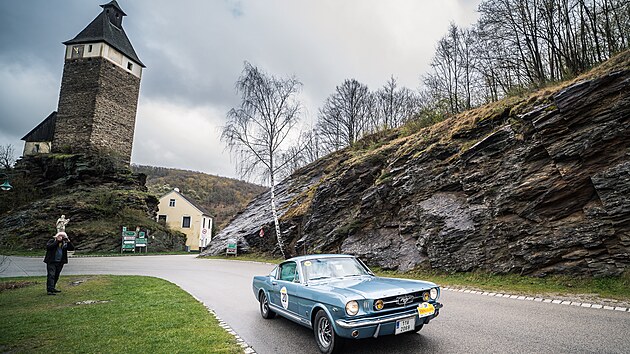 Auto tet posdky v poad, manel Adamovch - Ford Mustang Fastback GT z roku 1965.