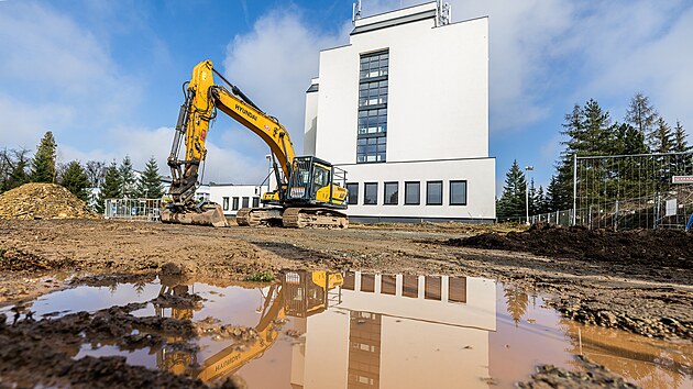 V nemocnici v Rychnov nad Knnou zaali stavt nov pavilon. (12. 4. 2023)