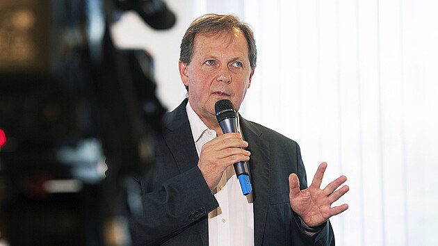 Generln editel esk televize 
Petr Dvok na tiskov konferenci k aktuln ekonomick situaci, programov nabdce a nov strategii vrobn, provozn a personln oblasti. (31. kvtna 2022)