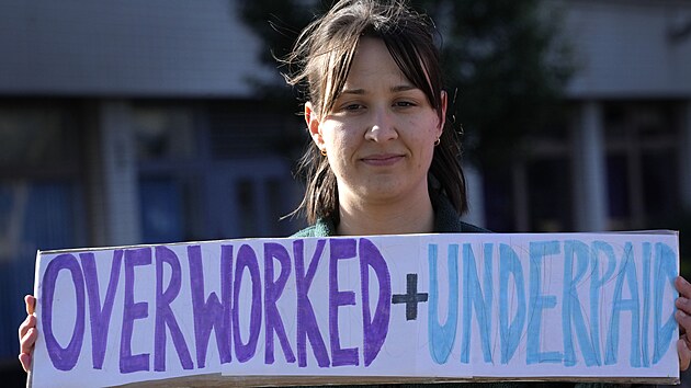 Protesty britskch mladch lka za lep platy i pracovn podmnky (11. dubna 2023)