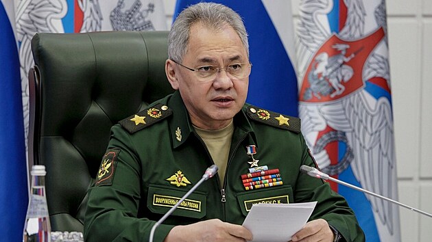Sergej ojgu oznamuje kontroly bojov pipravenosti rusk tichomosk flotily. (14. dubna 2023)
