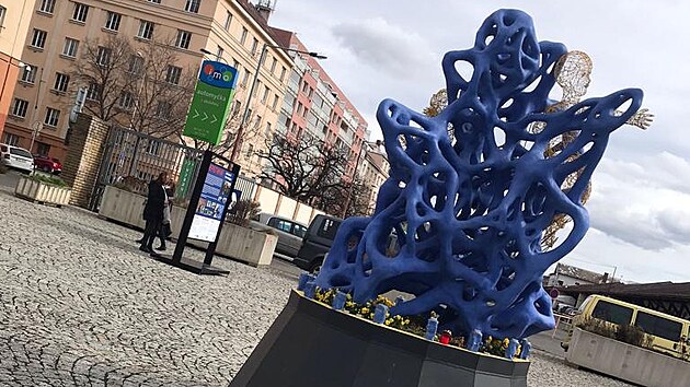 Socha Berehynia ukrajinsk autorky Ani Svami vystaven v Prask trnici v Holeovicch.