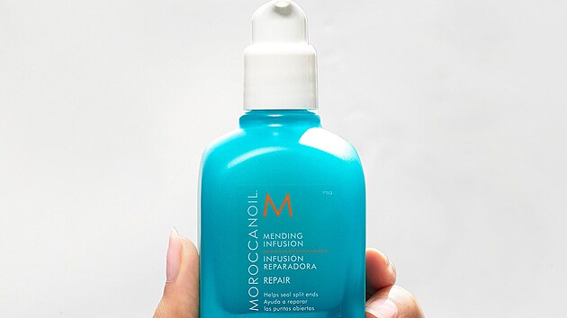 Moroccanoil Mending Infusion je produkt pro rychlou fixaci vlasovch styling, kter uzavr roztpen konce pro hedvbn, sv vzhled. Pomh tak omezit dal viditeln znmky pokozen vlas, vetn suchosti, roztepench konc a pokozen barev. Cena 629 K
