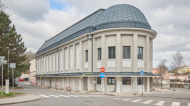 V Trutnov pokrauje rekonstrukce kina Vesmr. (duben 2023)