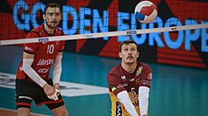 Liberecký volejbalista Luká� Tichá�ek v akci proti Bud�jovicím.