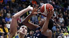 Zakonuje Tiffany Hayesová z Mersinu, po míi se vak sápe Brionna Jonesová z...