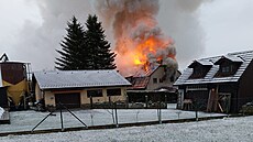 V sobotu nad ránem zaalo hoet v ubytovn v Houné na Prachaticku. (15. dubna...