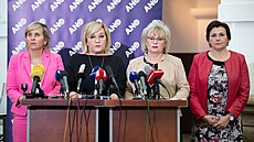 Tisková konference hnutí ANO. Zleva Jana Mra�ková, Alena Schillerová, Margita...