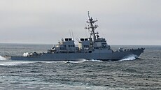 Americká válená lo USS Milius (4. íjna 2011)
