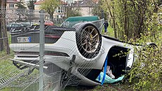 Nehoda Porsche 911 GT3 v praských Komoanech