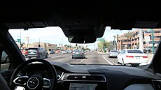 V americkém Phoenixu jezdí stovky aut bez �idi�e a vyzkou�et si je m��e ka�dý.