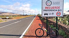 Na cyklisticky nejvíce frekventovaných silnicích Lanzarote mají cyklisté...