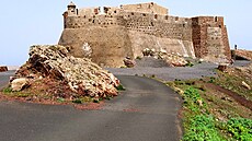 Pevnost Castillo se Santa Barbara stojí na výrazném kopci nad nkdejí...