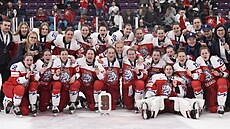 eské hokejistky se radují z úspné bronzové obhajoby na mistrovství svta v...