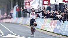 Tadej Poga� vít�zí po úchvatném sólu na nizozemské klasice Amstel Gold Race