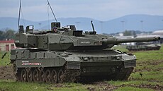 Tank je zbra�. A stojí docela dost pen�z. Pro banky je to, zatím, ��pinavý...