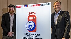 Jakub Voráek a Petr Bíza s logem pro hokejové mistrovství svta v roce 2024.