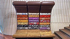 Opravená seda�ka �elí kritice.