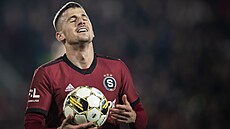 Bulharský fotbalista Martin Min�ev b�hem utkání Sparty se Slavií.