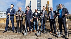 V nemocnici v Rychnov� nad Kn�nou za�ali stav�t nový pavilon. (12. dubna 2023)